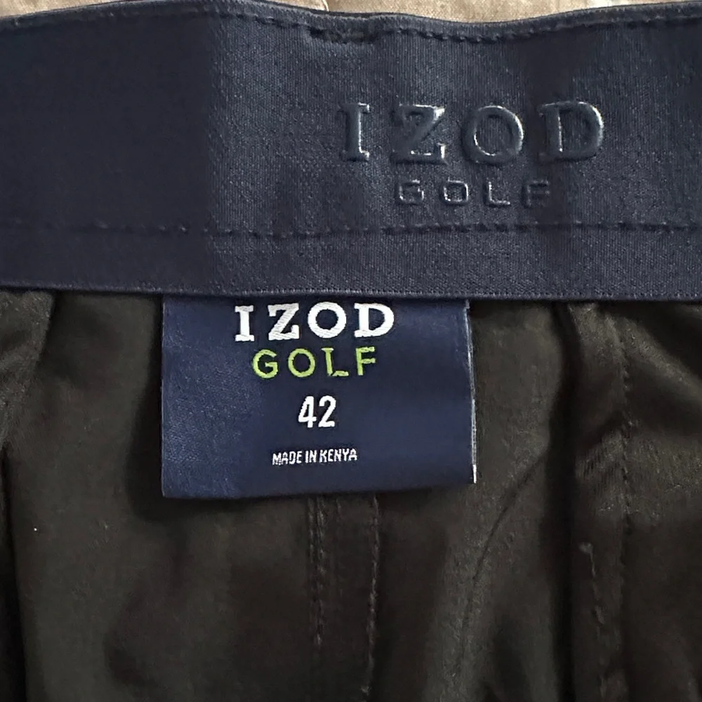 Izod Men's Swingflex Cargo Golf Shorts Size 42 Black